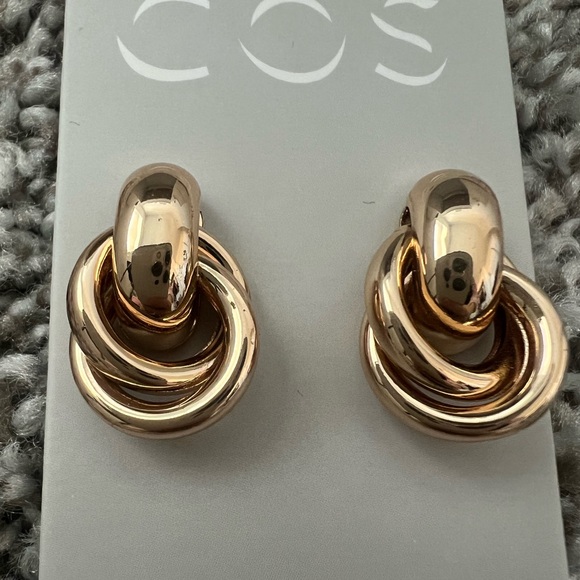 New COS Intertwined Ring Stud Earrings – Minimal Sculptural Gold Tone - Picture 3 of 4